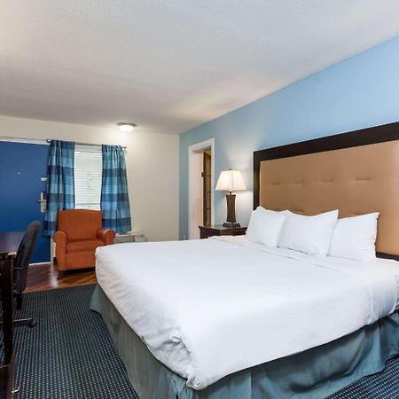Days Inn Salisbury Bagian luar foto