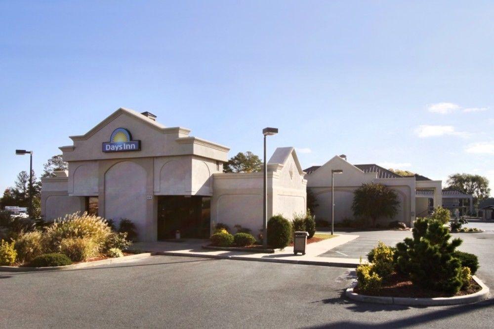Days Inn Salisbury Bagian luar foto