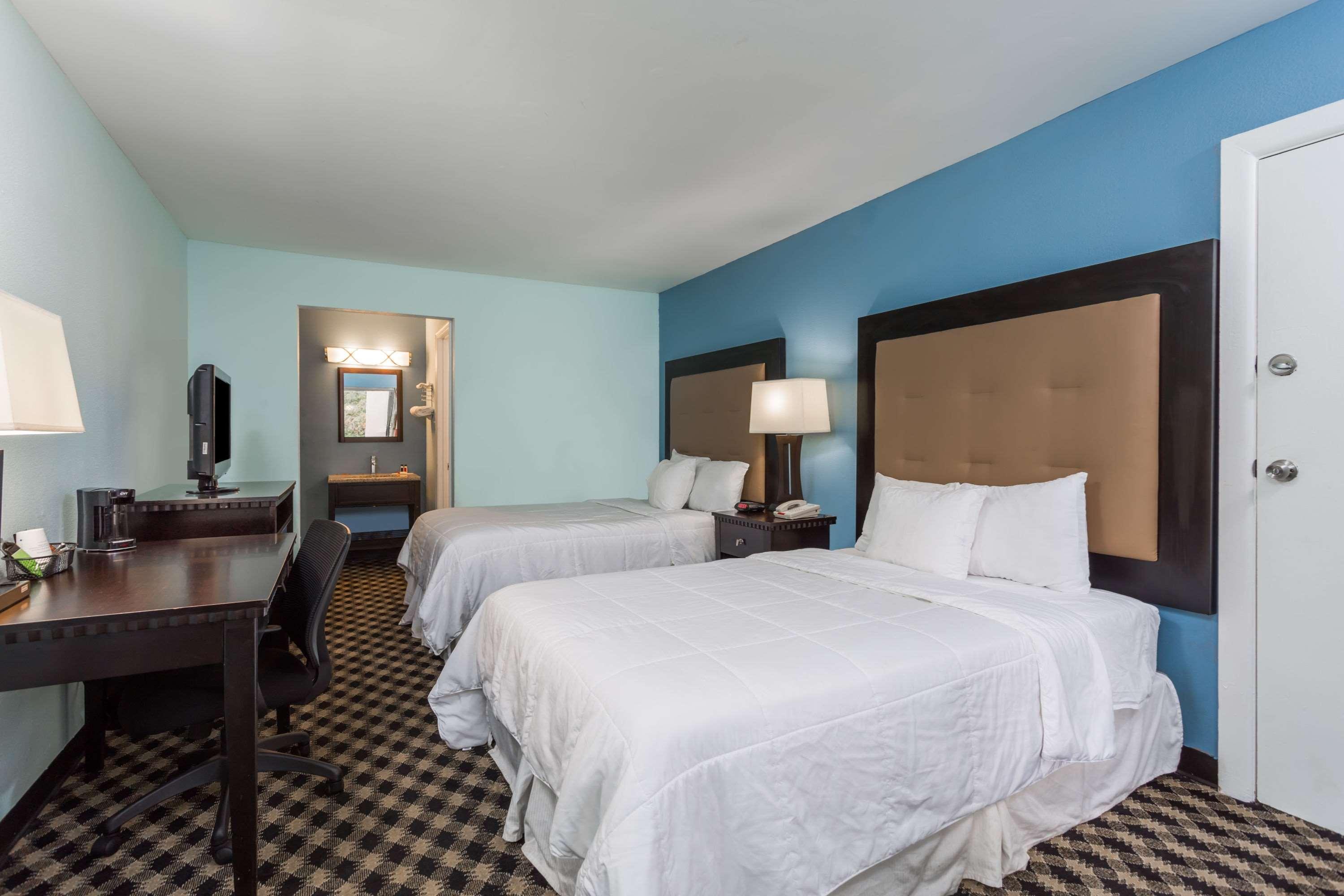 Days Inn Salisbury Bagian luar foto