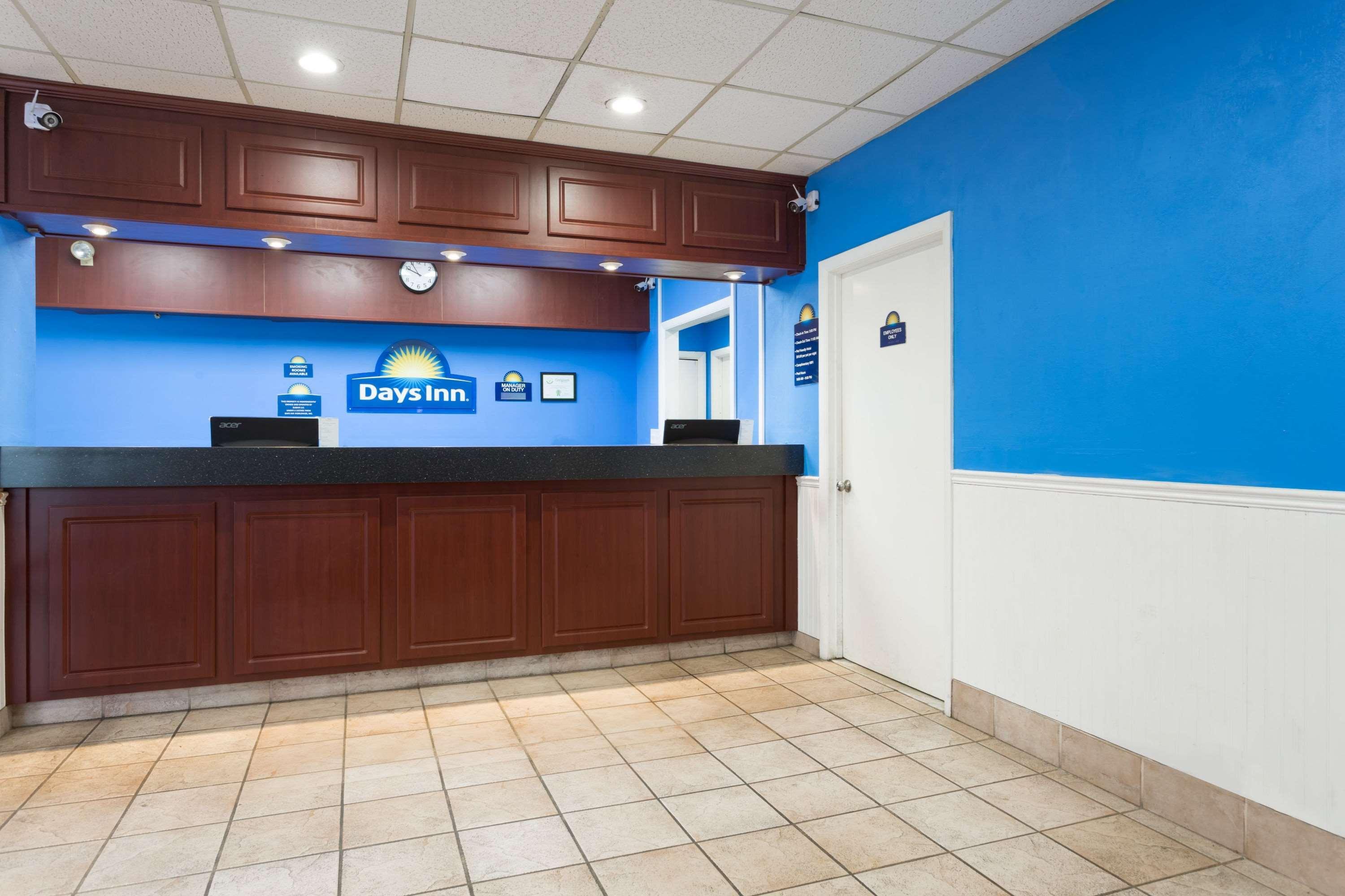 Days Inn Salisbury Bagian luar foto
