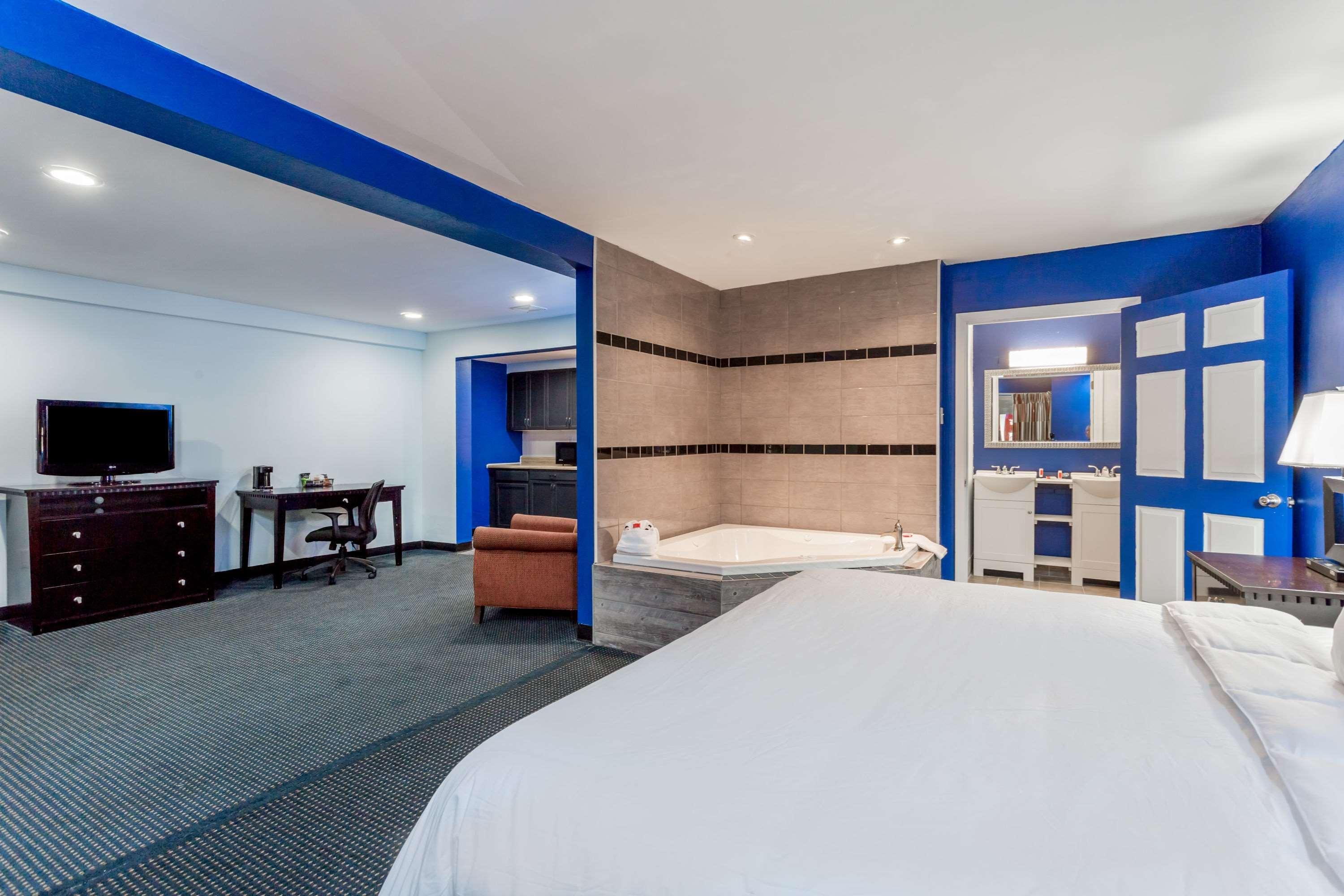 Days Inn Salisbury Bagian luar foto