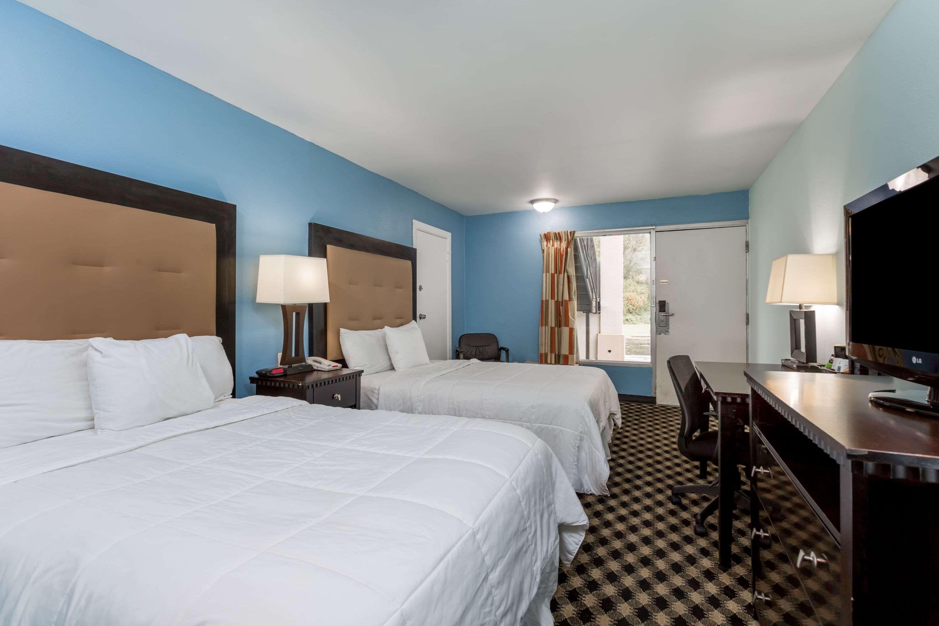 Days Inn Salisbury Bagian luar foto