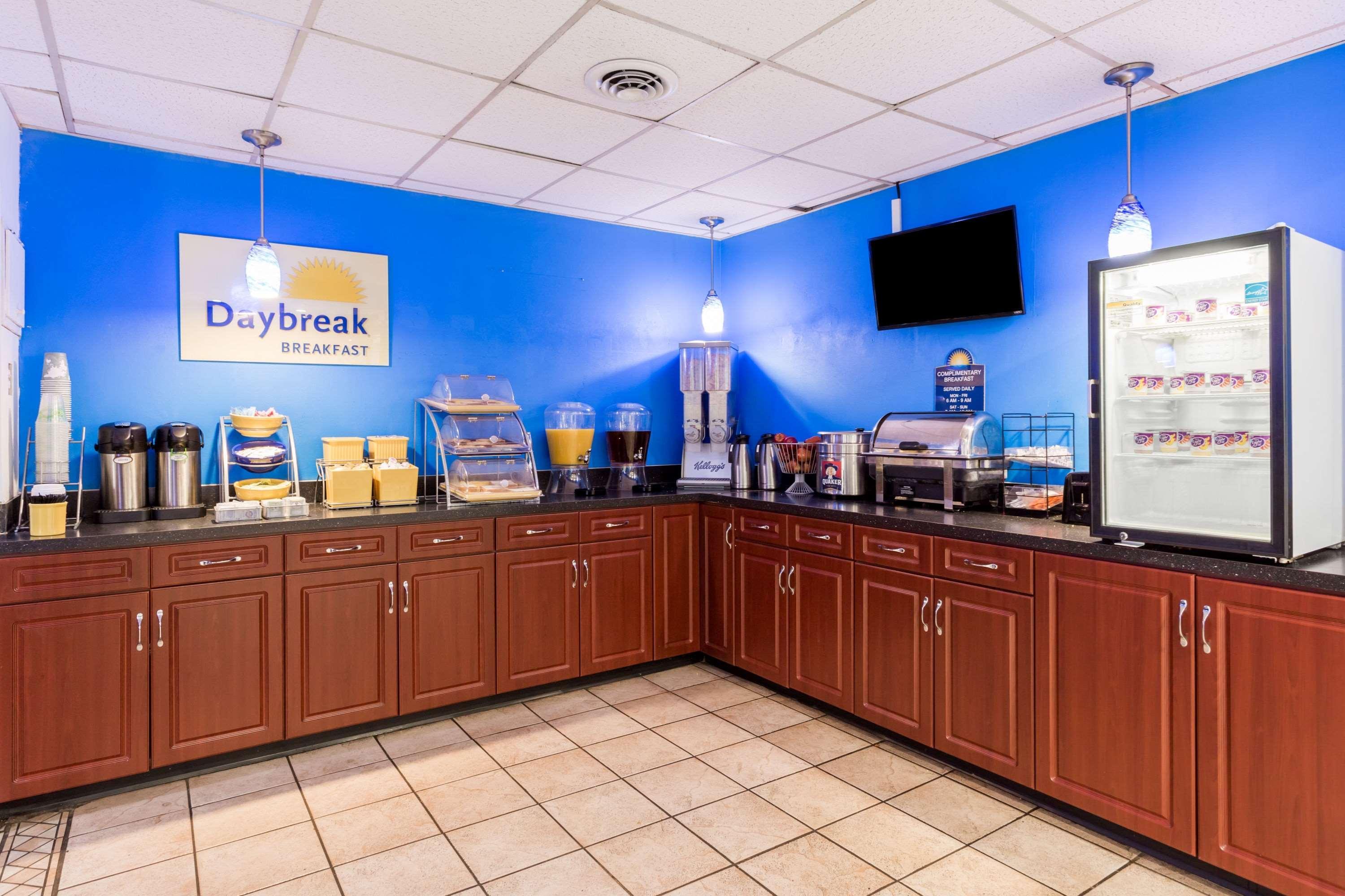 Days Inn Salisbury Bagian luar foto