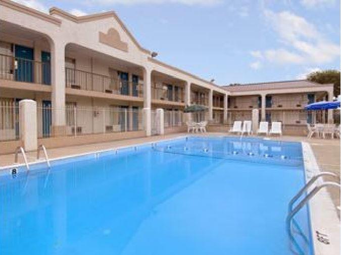 Days Inn Salisbury Bagian luar foto