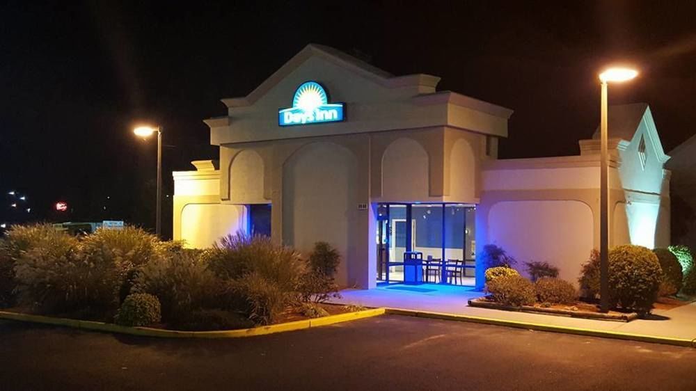 Days Inn Salisbury Bagian luar foto