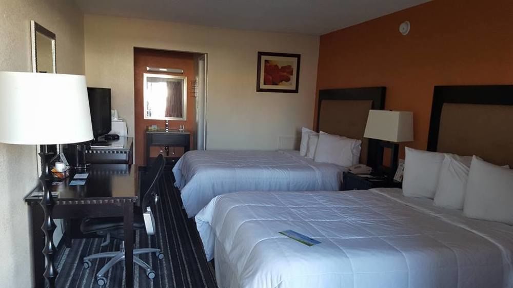 Days Inn Salisbury Bagian luar foto