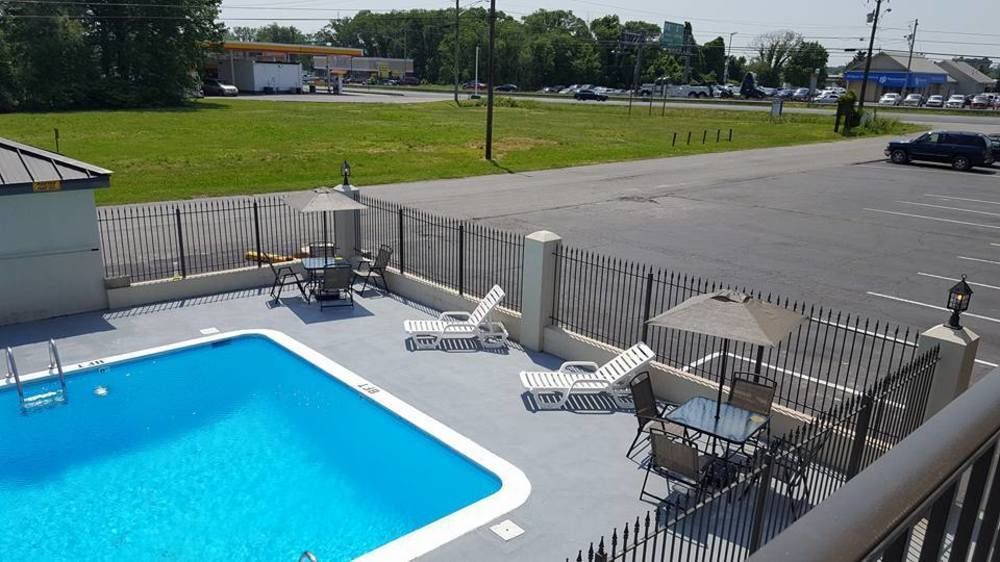 Days Inn Salisbury Bagian luar foto