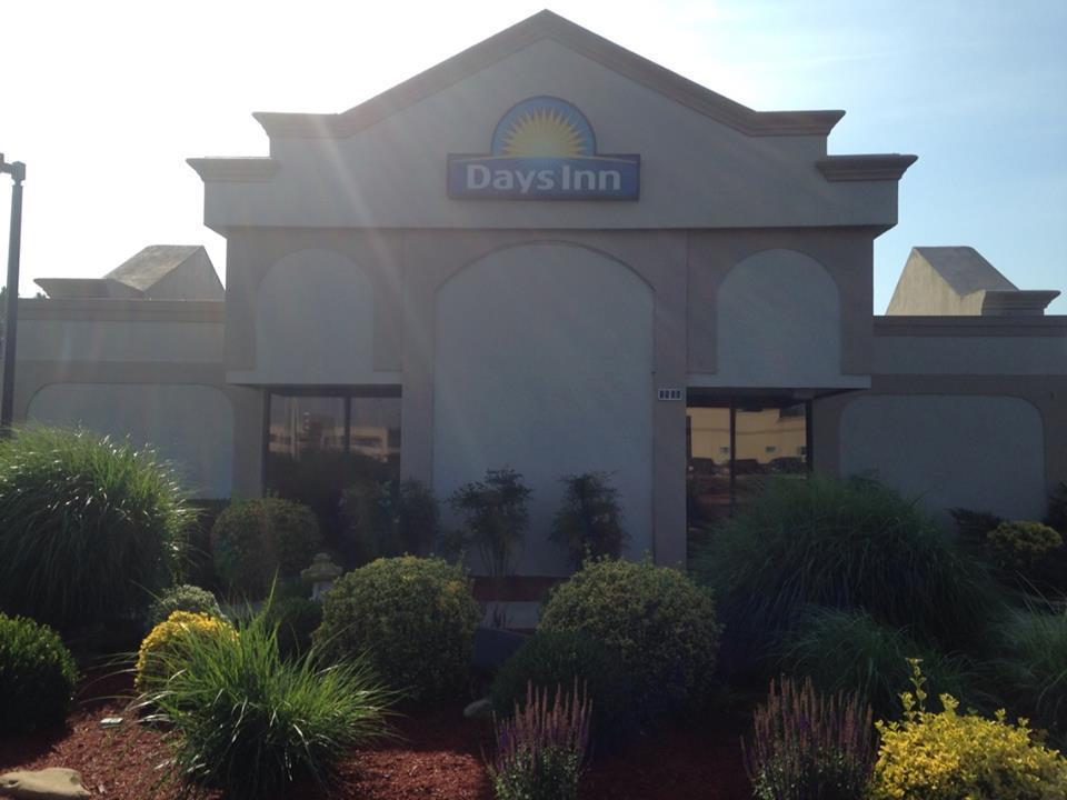 Days Inn Salisbury Bagian luar foto