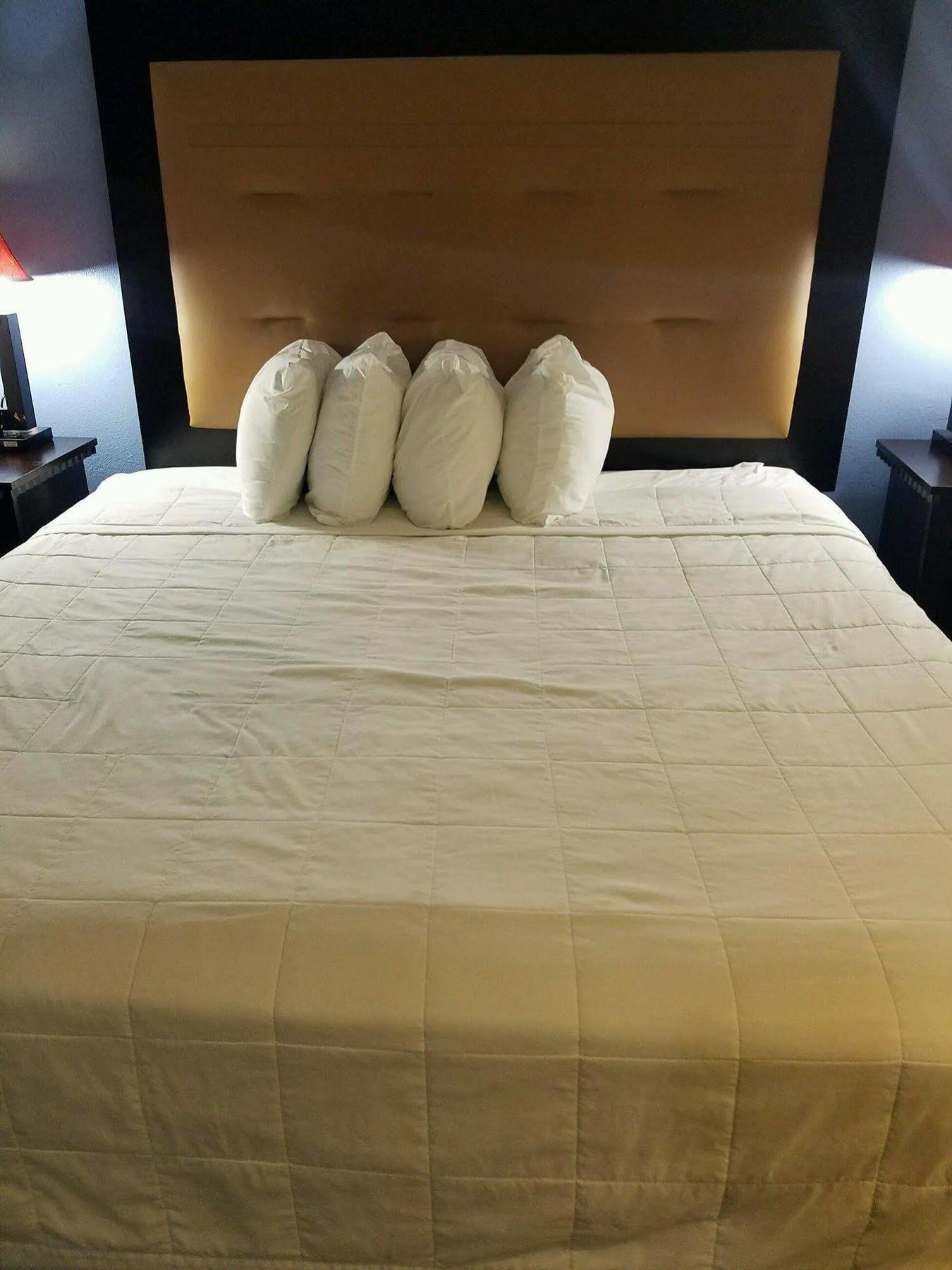 Days Inn Salisbury Bagian luar foto