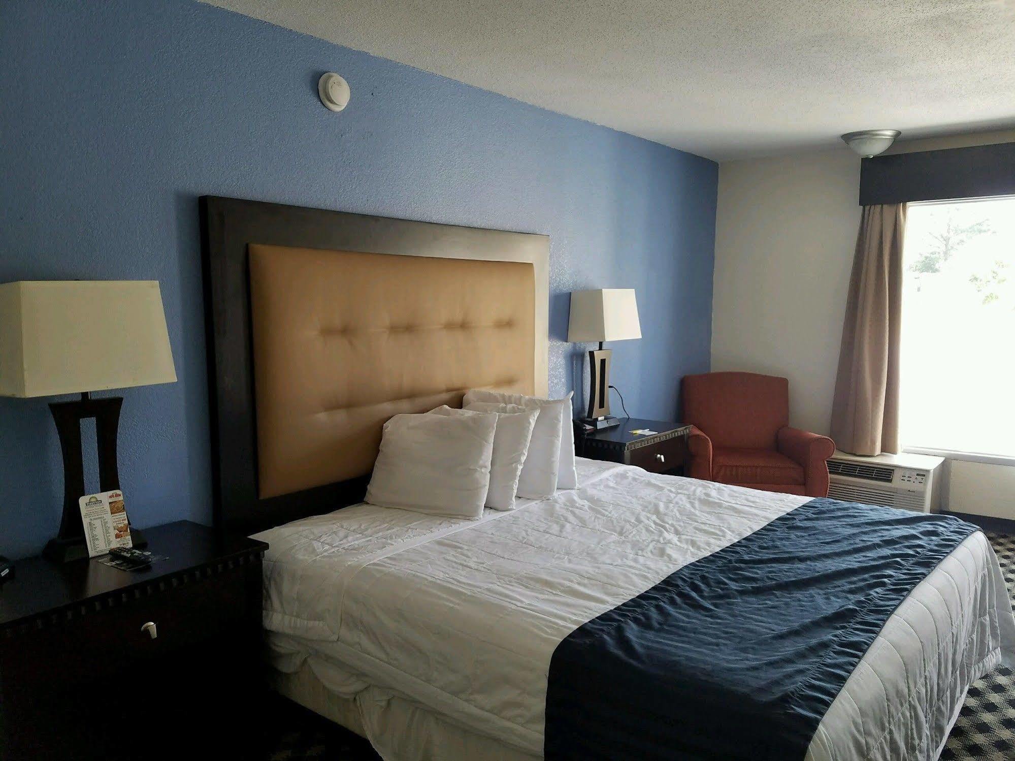 Days Inn Salisbury Bagian luar foto
